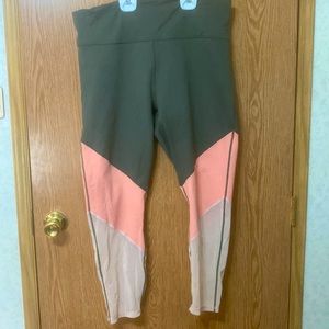 Like new Fabletics leggings XL